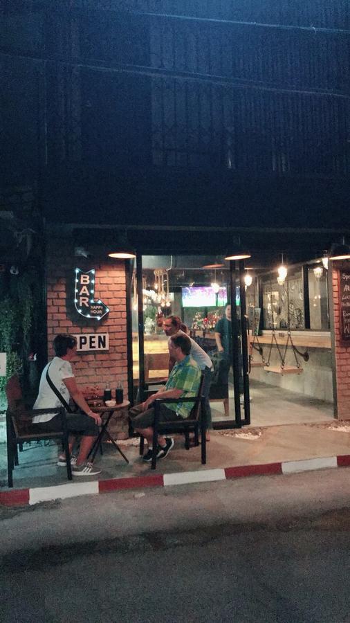 Blackjack Bar&Hostel Chaweng Beach Exteriör bild